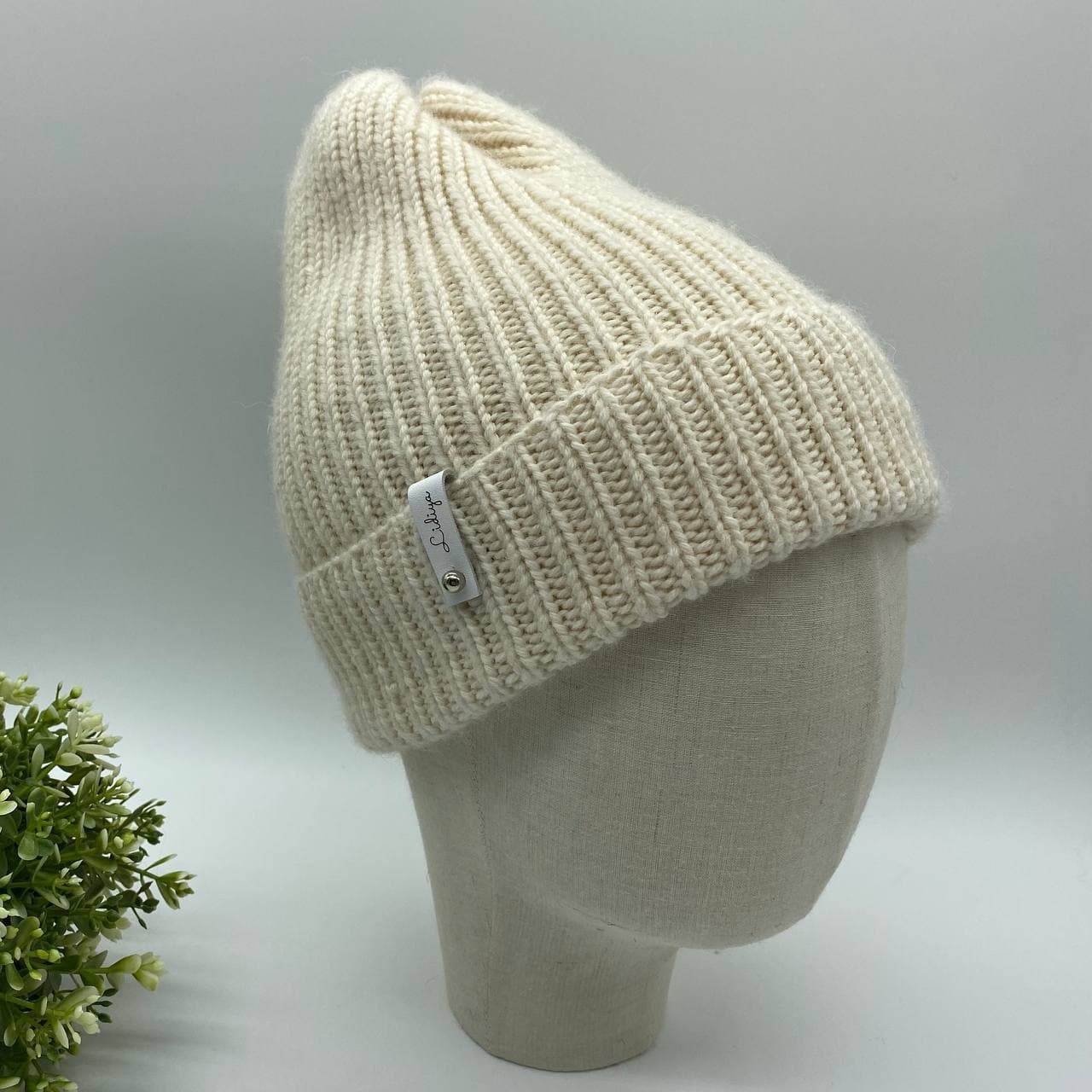 Шапка из мериноса и альпаки (молочная)