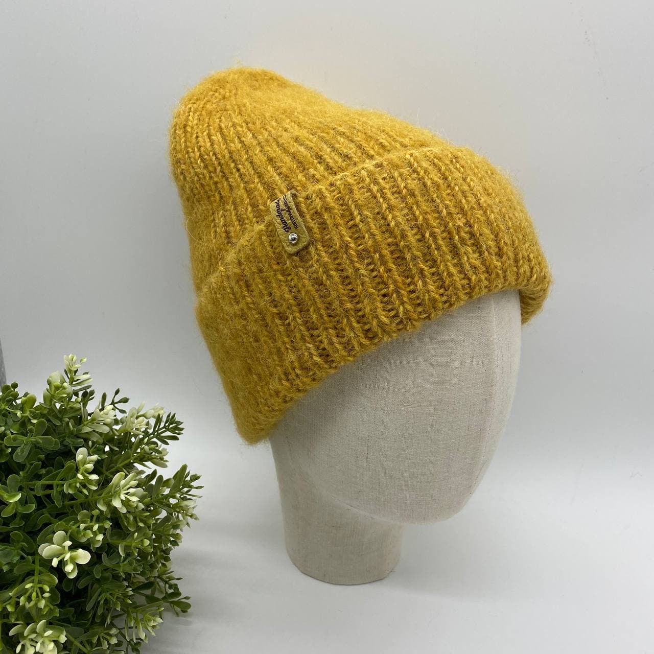 Шапка горчичного цвета из альпаки