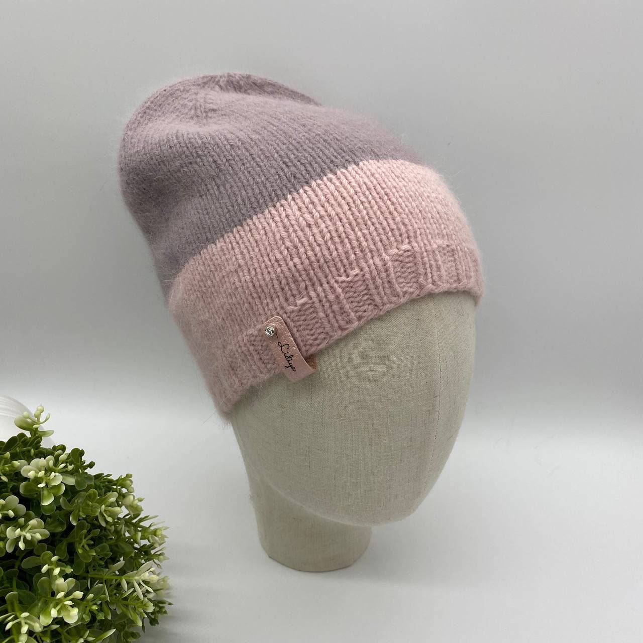 Шапка из ангоры двухцветная (розово бежевая)
