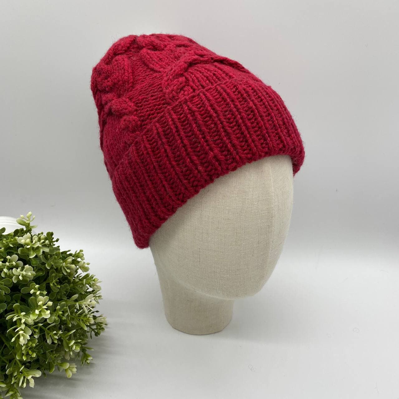 Шапка из яка и мериноса с аранами (бордовая)