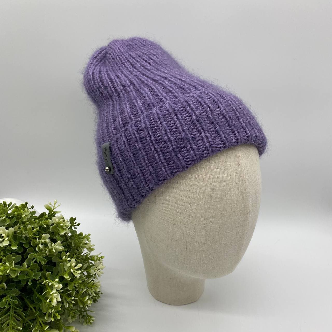Шапка из кид мохера и мериноса (фиолетовая)