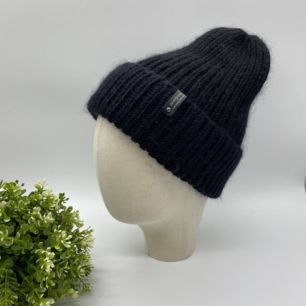 Шапка пушистая с люрексом (черная)